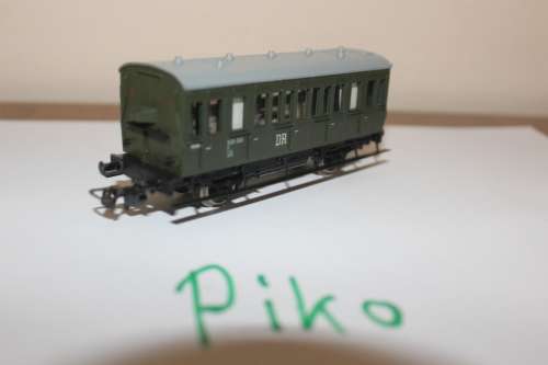 Piko DC H0/1:87 DR (German Reichsbahn) coach, used in very good codition