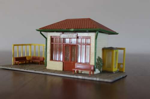 Faller little train/bus/tram station "Silona" with Telephone box HO 1:87, plastic