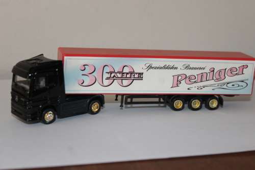 Mercedes Actros with trailer 300Years Peniger Beer H0  1:87, rear bar of trailer missing