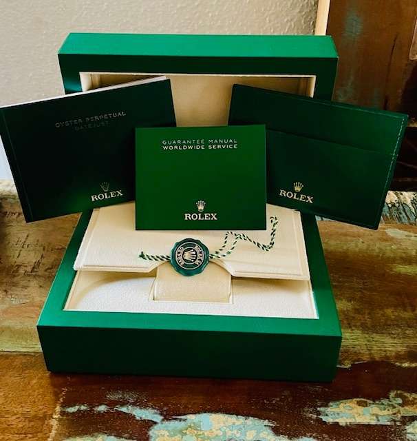 ROLEX OYSTER PERPETUAL DATE JUST WATCH BOX
