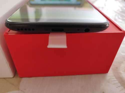 OnePlus 5T 128GB with 8GB Ram LTE with extras- Dual Sim