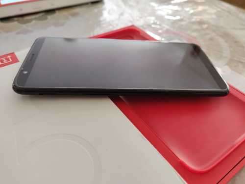 OnePlus 5T 128GB with 8GB Ram LTE with extras- Dual Sim