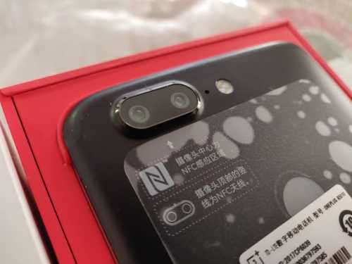 OnePlus 5T 128GB with 8GB Ram LTE with extras- Dual Sim