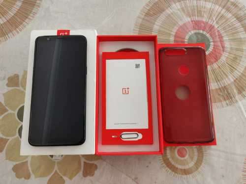 OnePlus 5T 128GB with 8GB Ram LTE with extras- Dual Sim
