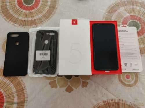 OnePlus 5T 128GB with 8GB Ram LTE with extras- Dual Sim