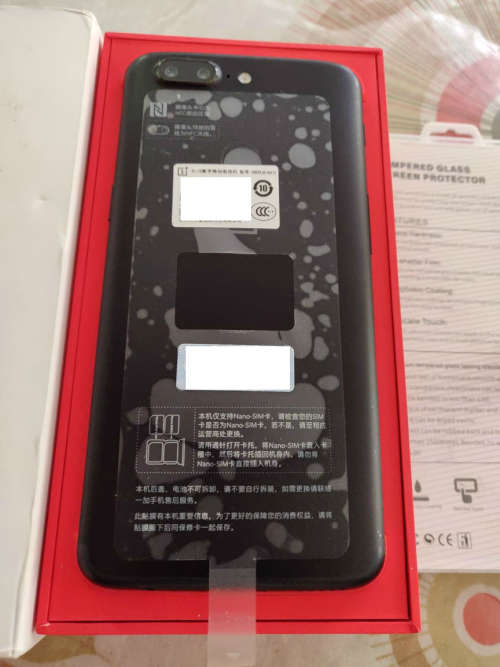 OnePlus 5T 128GB with 8GB Ram LTE with extras- Dual Sim