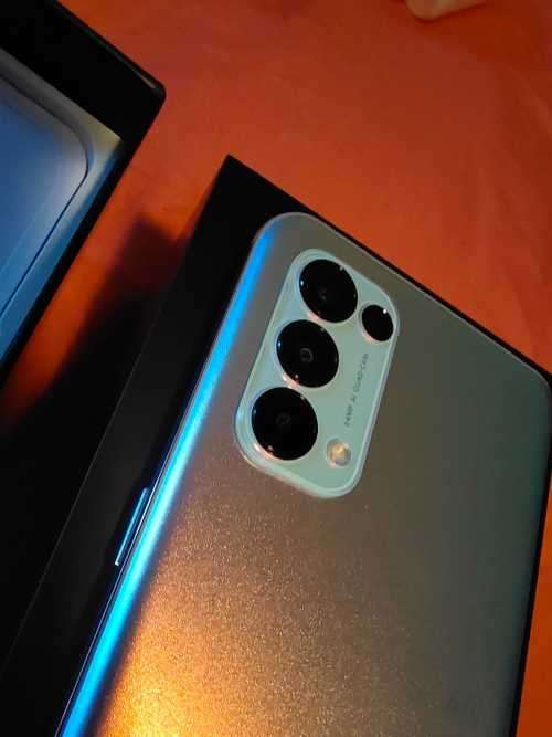 OPPO RENO5 5G - Galactic Silver 5G - 128Gb Mem & 8Gb Ram - With Extras and Skullcandy Sesh- DUAL SIM