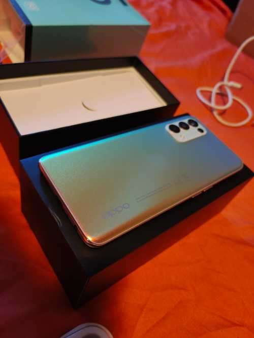 OPPO RENO5 5G - Galactic Silver 5G - 128Gb Mem & 8Gb Ram - With Extras and Skullcandy Sesh- DUAL SIM