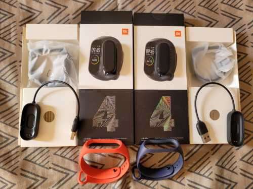 Two Xiaomi Mi Band 4 combo - With extra bands