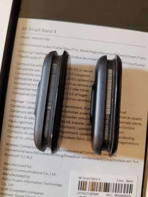 Two Xiaomi Mi Band 4 combo - With extra bands