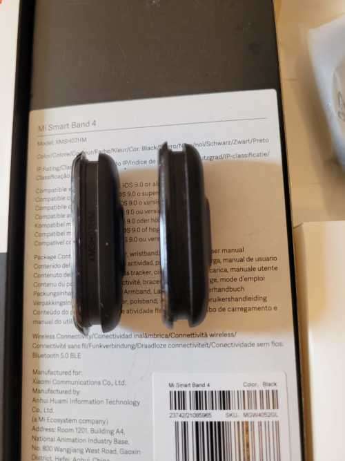 Two Xiaomi Mi Band 4 combo - With extra bands