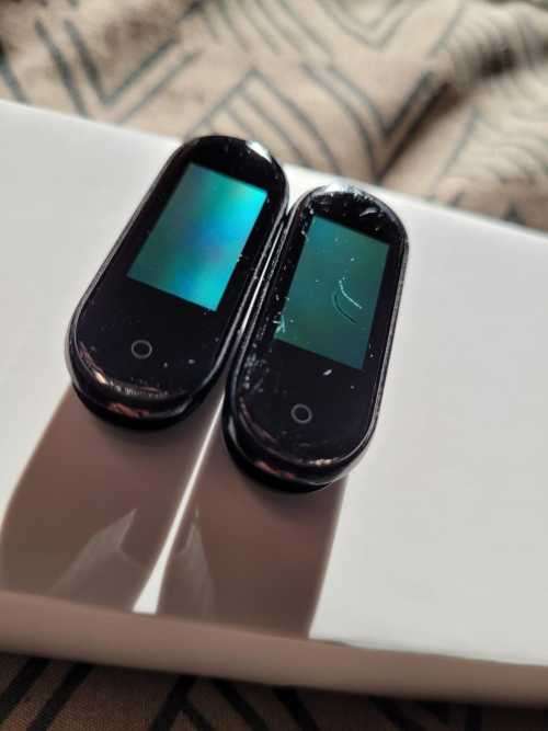 Two Xiaomi Mi Band 4 combo - With extra bands