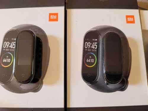 Two Xiaomi Mi Band 4 combo - With extra bands