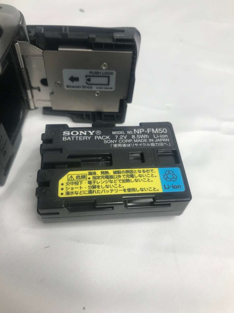 Sony MPEGMovie EX Digital Camera DSC-F707 with owners manua, carry strap, data cable no charger
