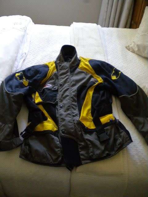 MOTOR CYCLE RACING - TWO PIECE MOTORCYCLE JACKET AND PANTS PADDED SIZE X LARGE "FREE SHIPPING"