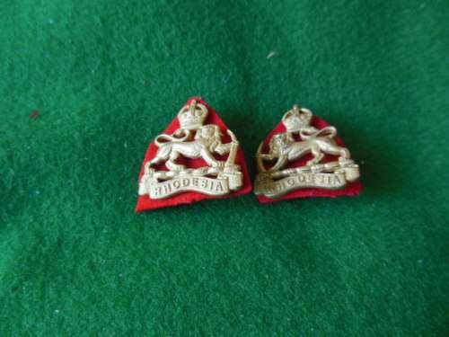 RHODESIA - 1950'S TO 1953 - RHODESIAN STAFF CORPS PAIR OF COLLAR BADGES K/C