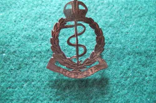 RHODESIA -  WWII. - RHODESIAN ARMY  MEDICAL CORPS  -  BRASS CAP  - KEAYS ?