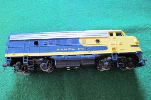 ATHEARN HO RAILWAY - SANTA FE LOCOMOTIVE FE FREIGHT F7A SUPER PWR BOXED