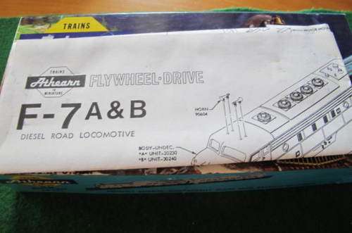 ATHEARN HO RAILWAY - SANTA FE LOCOMOTIVE FE FREIGHT F7A SUPER PWR BOXED