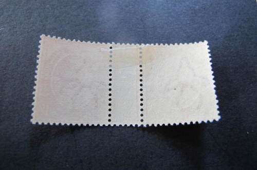 SOUTH AFRICA - S.A. 1913 - GUTTER PAIR OF MINT HINGED 1 1/2D-