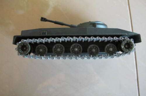 SOLIDO - NUMBER 207 - TANK RUSSE PT 76 TANK BOXED NEVER PLAYED