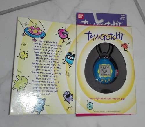 Original Bandai Tamagotchi 1996 Unused in original Box R700+