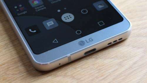 LG G6 - immaculate (with wireless charger) FREE COURIER included.