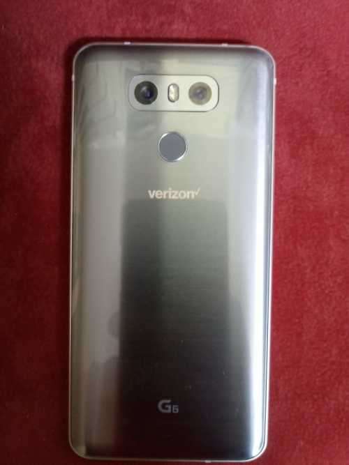 LG G6 - immaculate (with wireless charger) FREE COURIER included.