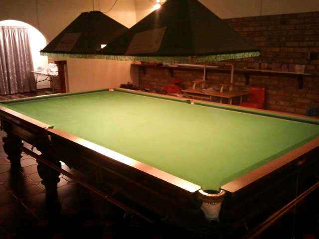 Super League Snooker Table with Lights (FULL SIZE) { WORTH R89 000 }