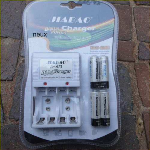 High Quality 4X AA Rechargeable Batteries + Digital Power AA / AAA / 9V Battery Charger