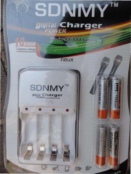 High Quality 4X AAA Rechargeable Batteries + Digital Power AA / AAA / Battery Charger