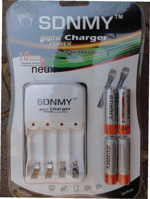High Quality 4X AA Rechargeable Batteries + Digital Power AA / AAA  Battery Charger