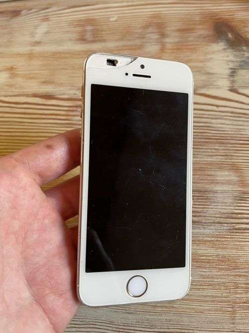 Dead iPhones 6 and 5S