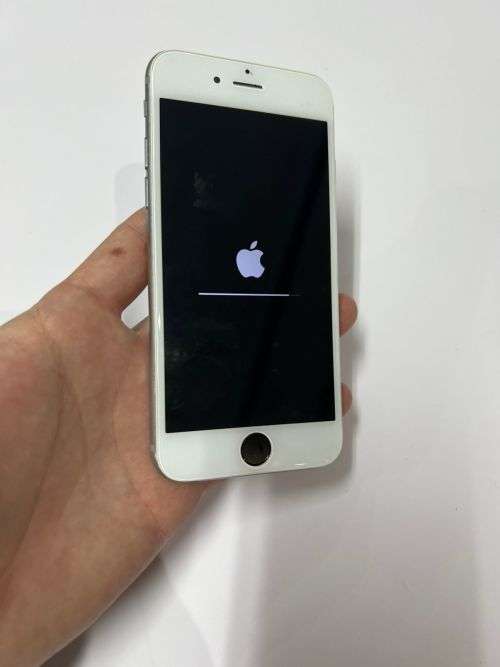 iPhone 6 32gb stuck on startup screen FREE Shipping