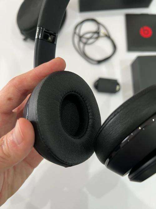 BEATS Solo 3 Wireless Headhones Black ORIGINAL