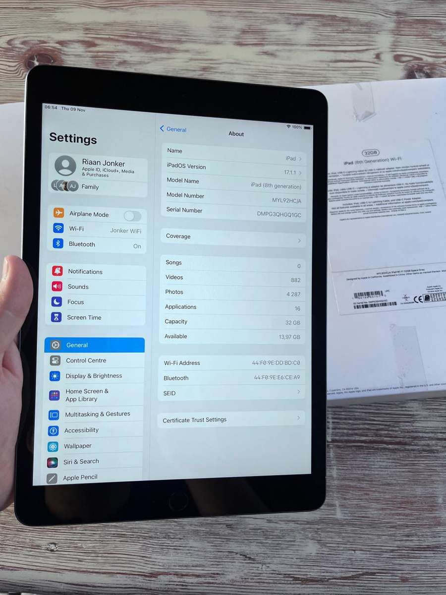 iPad 8th Gen with box EXCELLENT Condition