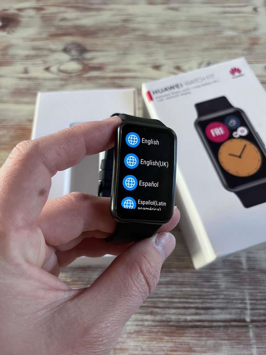 Huawei Fit Smartwatch with box and extra strap