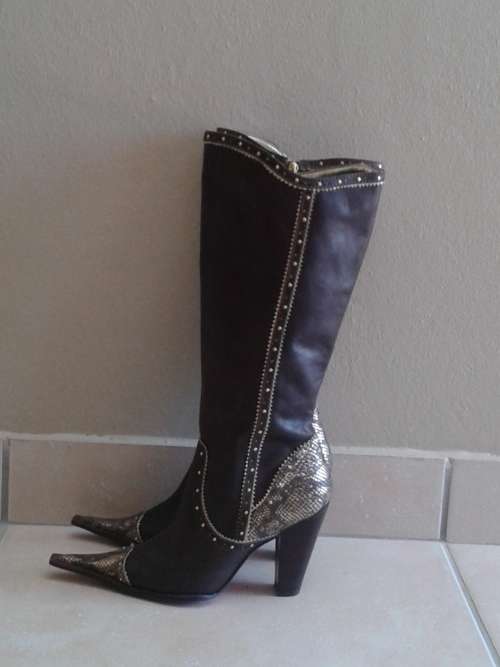**FREE COURIER: Ladies Genuine Leather Cowboy Boots** SALE