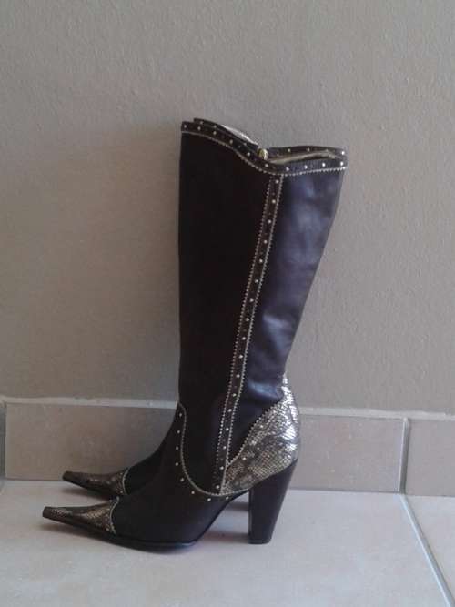 **FREE COURIER: Ladies Genuine Leather Cowboy Boots** SALE