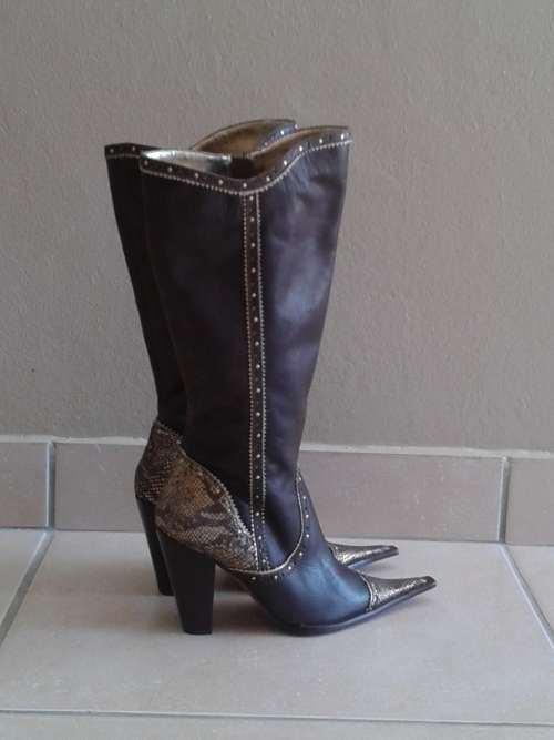 **FREE COURIER: Ladies Genuine Leather Cowboy Boots** SALE