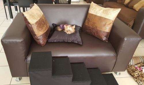 CARPETED DOGGY STEPS/STAIRS  4steps