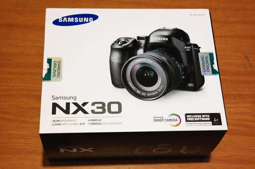 20.3 Megapixals, Digital Camera ,Samsung NX30 , 1080p video HDMI