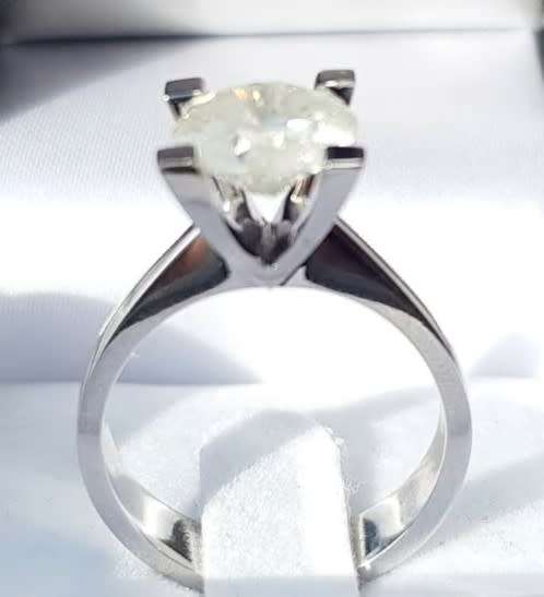 CERTIFIED 2.443 CARAT DIAMOND - ROUND CUT - DIAMOND SOLITAIRE - 18KT WHITE GOLD