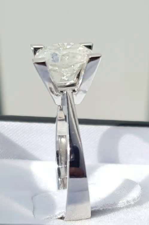 CERTIFIED 2.443 CARAT DIAMOND - ROUND CUT - DIAMOND SOLITAIRE - 18KT WHITE GOLD