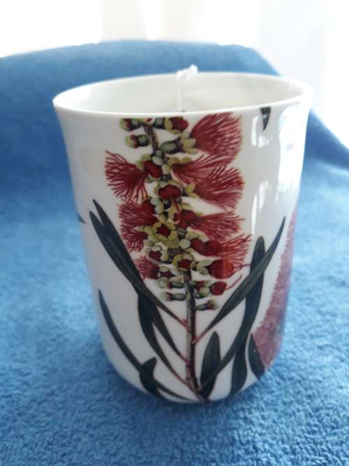 Maxwell and Williams.Fine Bone China Mug in Box.  R 73.00  View Scans