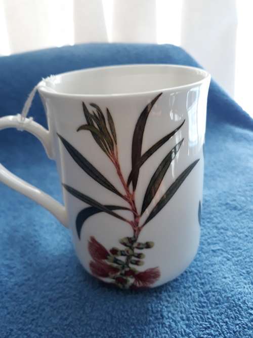 Maxwell and Williams.Fine Bone China Mug in Box.  R 73.00  View Scans