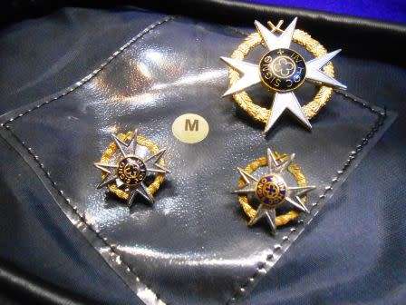 Chaplains Beret & Cap Badge & Collars