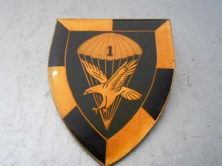 1 Parachute Battalion Shoulder Flash ( flash has 2 pins intact)