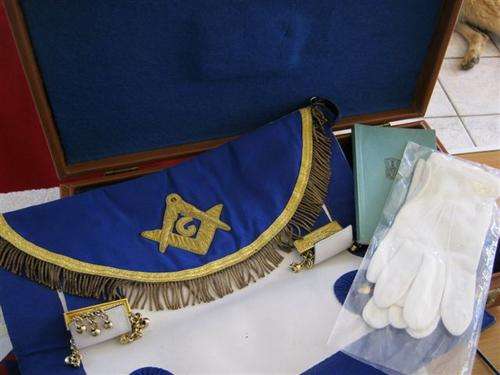 Freemason Apron & Case