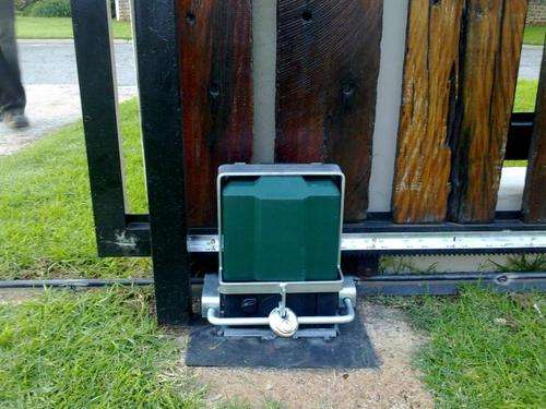 Anti-theft bracket for Centurion D3/5 gate motor